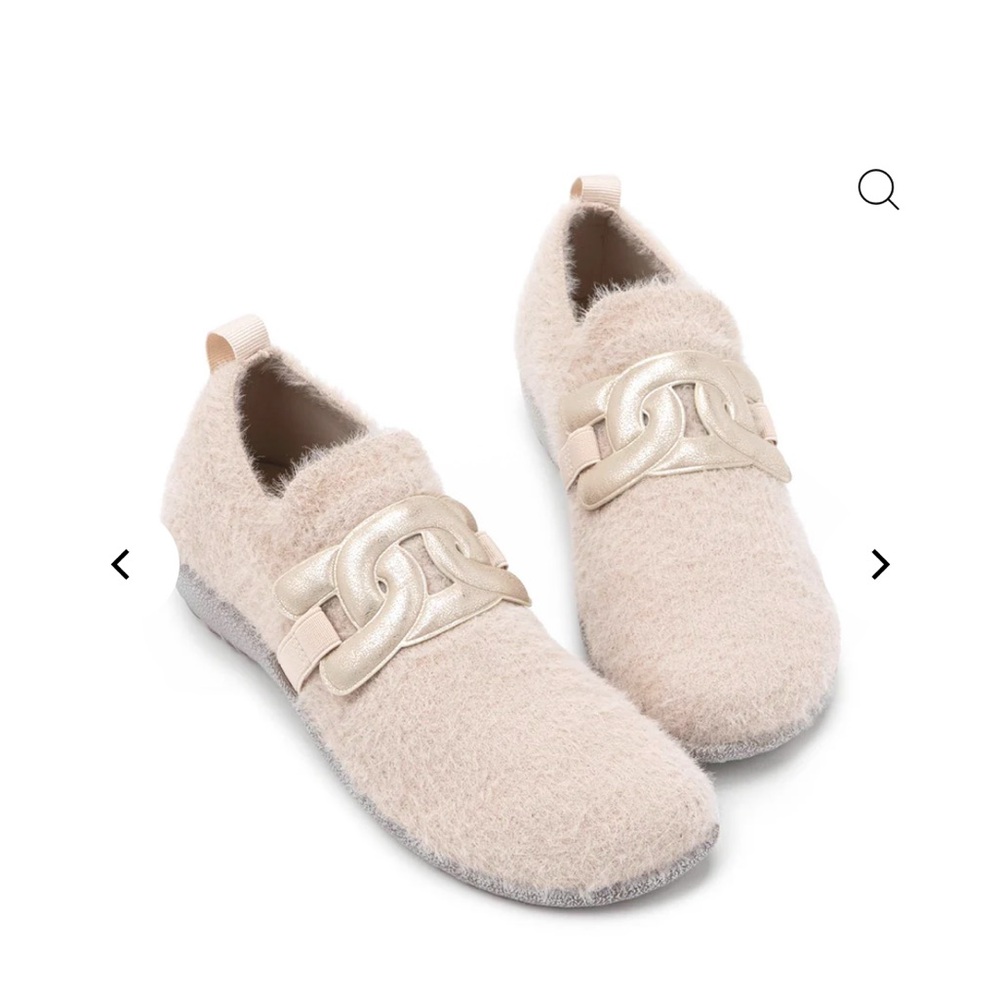 NAOT NWT Punga Maeve taupe fuzzy knit flats
